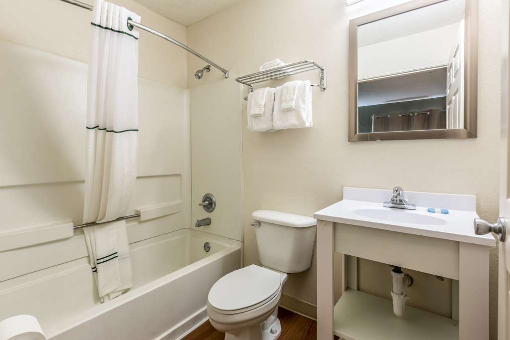 Hometowne Studios By Red Roof Louisville Habitación foto